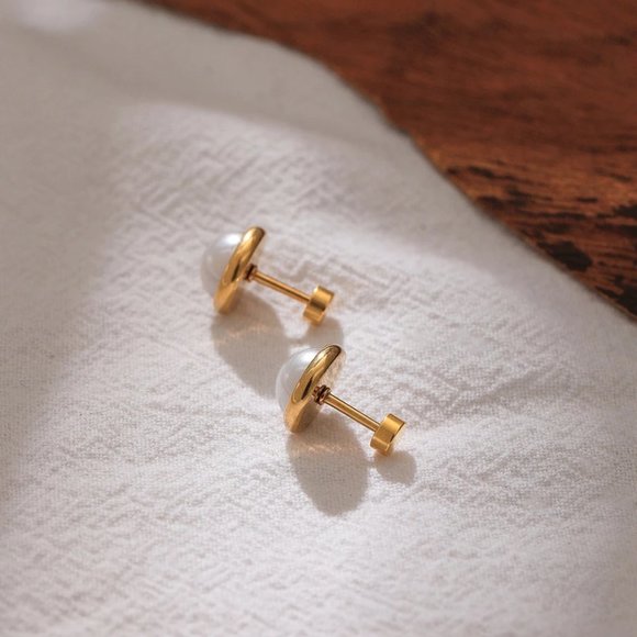 NEW 18K Gold Plated Pearl Stud Earrings - Picture 5 of 6